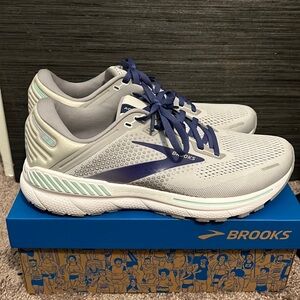 Brooks Adrenaline GTS 22 womens size 12 Shoes